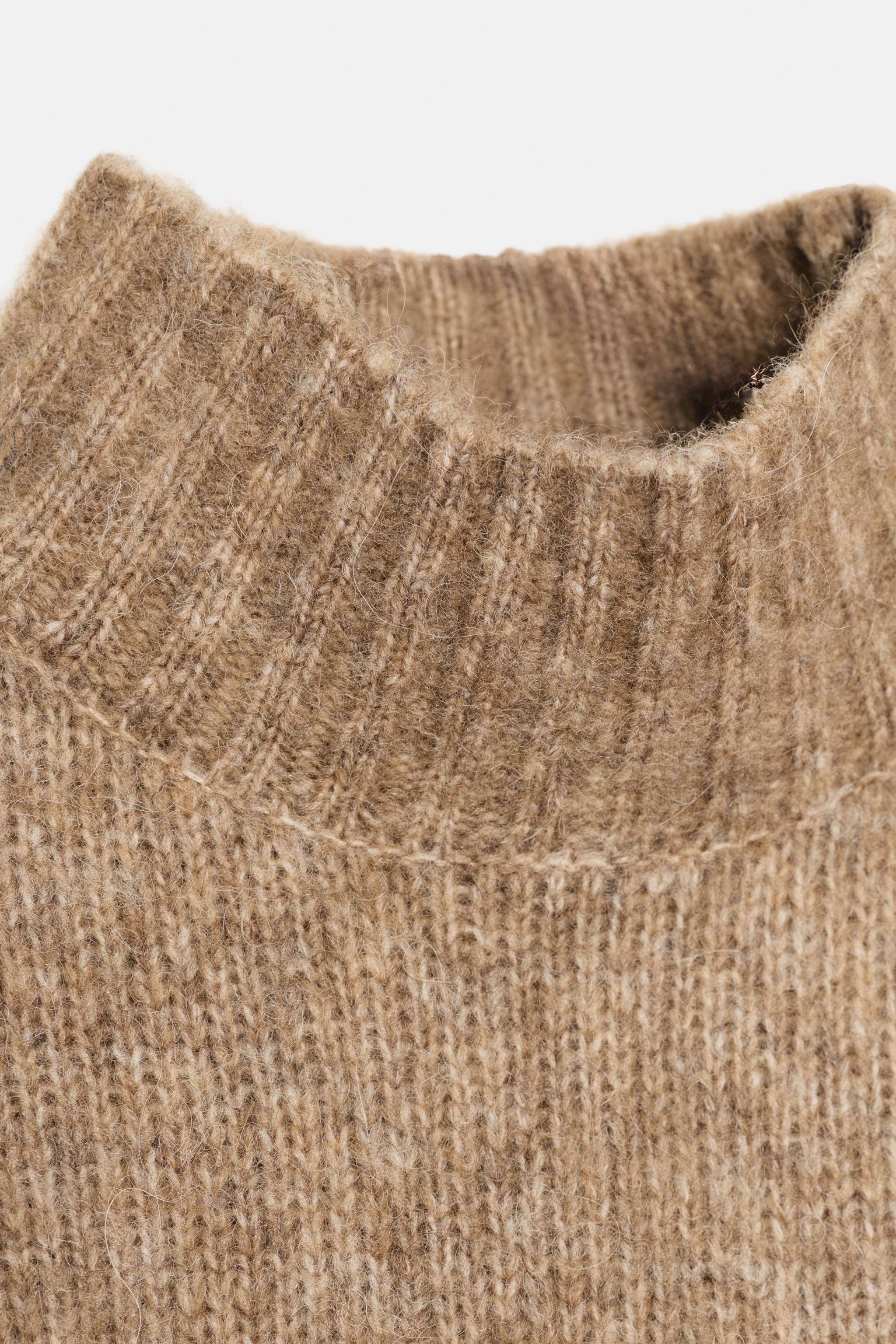 WOOL VEST WITH RUFFLES